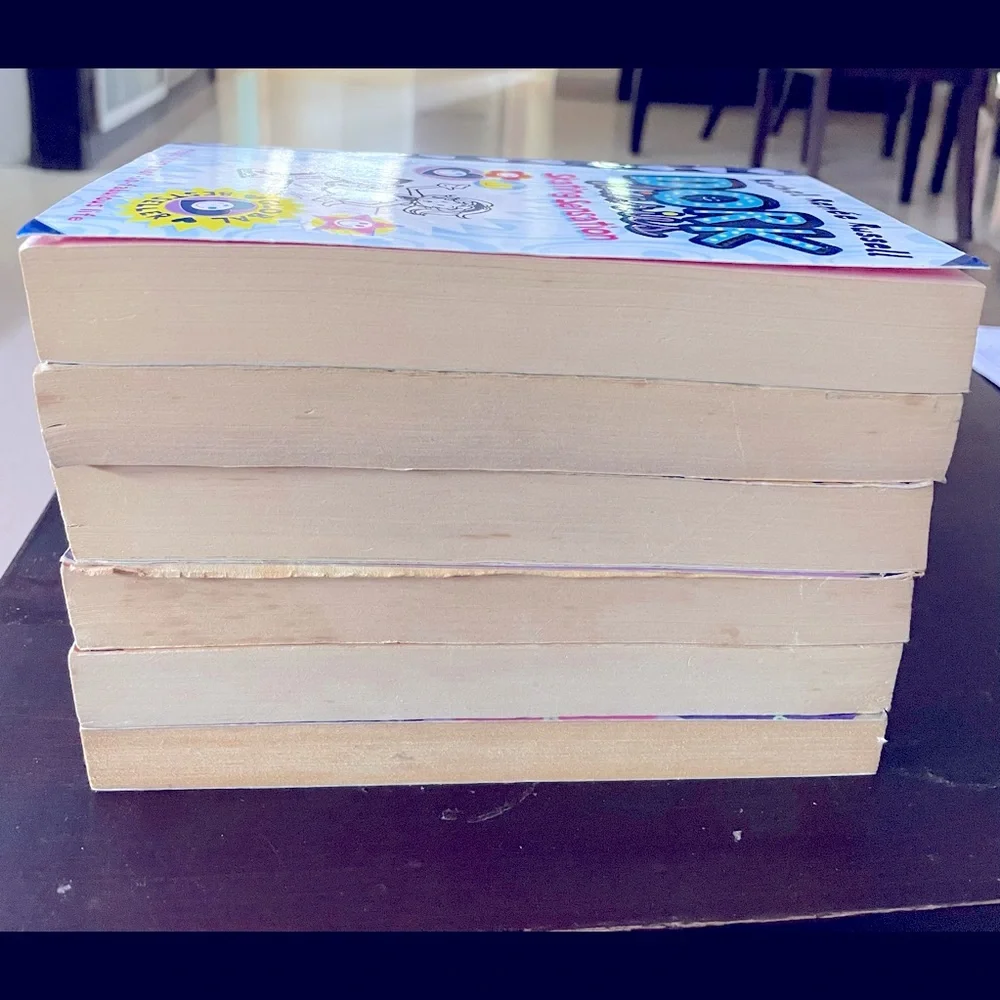 Set of 6 Dork Diaries by Rachel Renee Russell - Picture 3 of 4